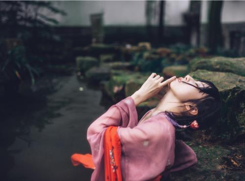 蓦然回首此去经年，人生感慨年华易逝的诗词