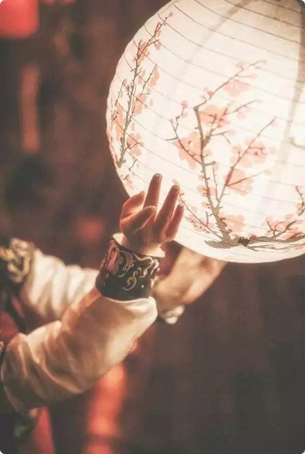 蓦然回首此去经年，人生感慨年华易逝的诗词