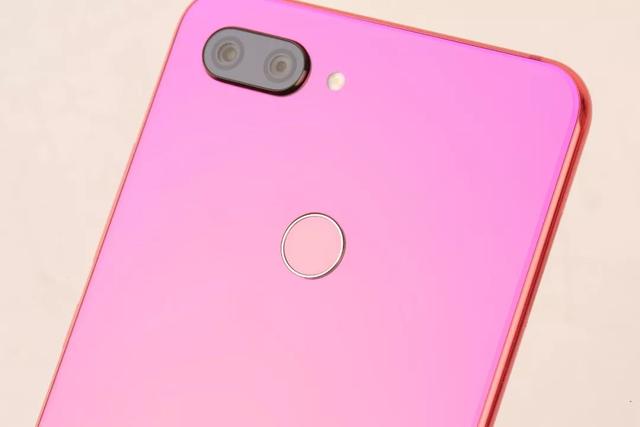 1399元打造出的轻旗舰，小米8青春版上手评测