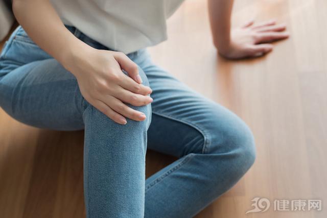 抖腿是什么原因，不自觉的抖腿是什么原因（有一种“抖腿”是真有病）
