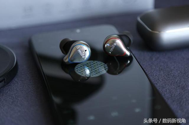 魔浪mifoo5蓝牙耳机的配对键在哪，TWS双耳蓝牙耳机代表作