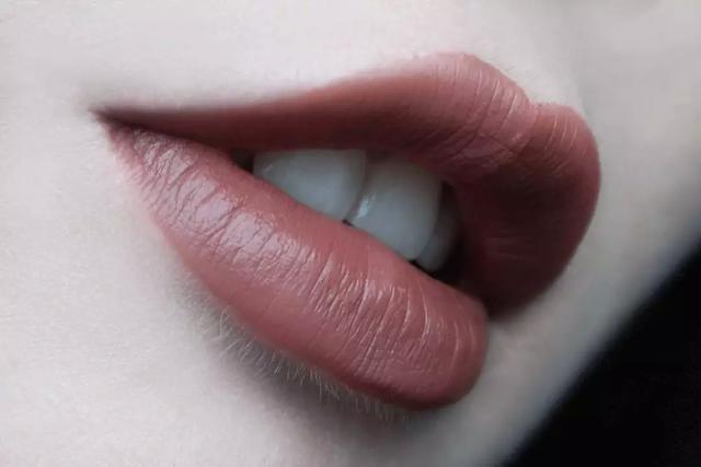 口红试色13支不输大牌的国货口红，就让人特别惊艳的口红