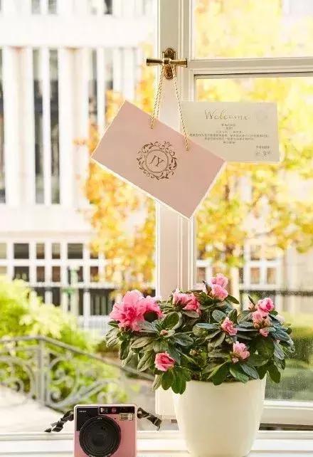 罗晋唐嫣婚礼胡歌压轴登场，胡歌出席唐嫣婚礼