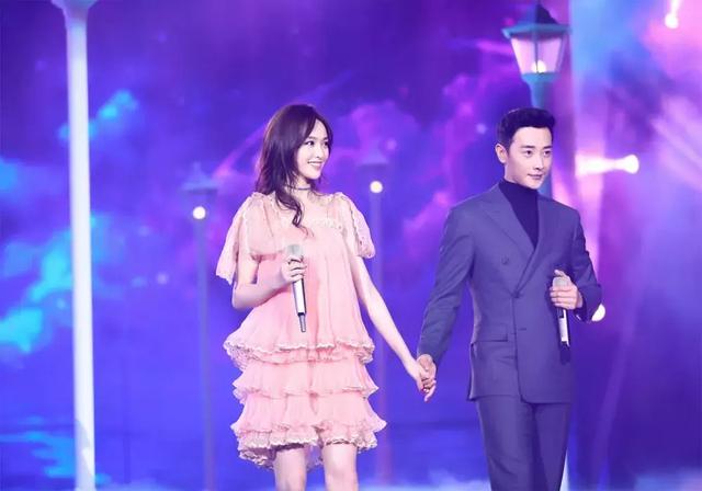 罗晋唐嫣婚礼胡歌压轴登场，胡歌出席唐嫣婚礼