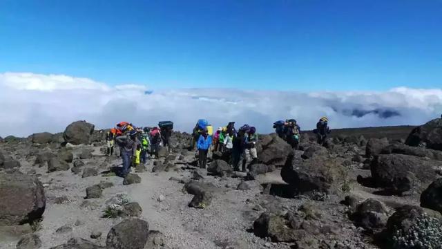 乞力马扎罗山海拔多少，海拔5895米的乞力马扎罗