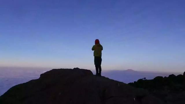 乞力马扎罗山海拔多少，海拔5895米的乞力马扎罗