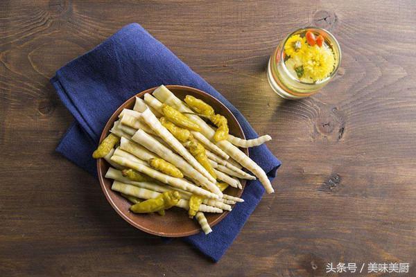 泡椒竹笋的做法，泡椒笋的正宗做法（亲手做的泡椒笋片）