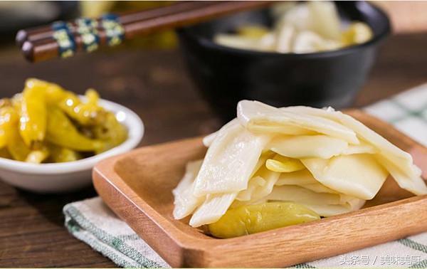 泡椒竹笋的做法，泡椒笋的正宗做法（亲手做的泡椒笋片）