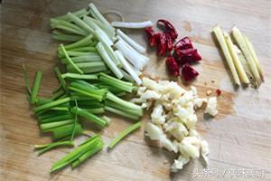 泡椒竹笋的做法，泡椒笋的正宗做法（亲手做的泡椒笋片）