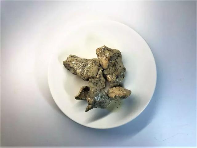 健身吃的水煮鸡胸肉要怎么做，健身人士最爱的即食鸡胸肉