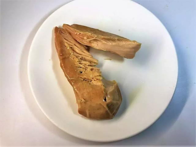 健身吃的水煮鸡胸肉要怎么做，健身人士最爱的即食鸡胸肉