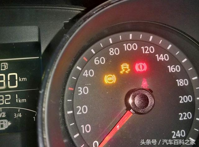 行驶中ABS灯亮了还能继续开吗？会有危险吗？