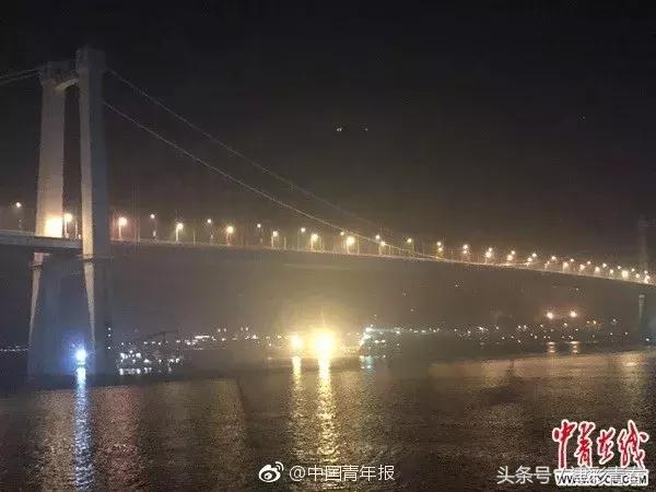 公交车坠江事件，坠江公交将打捞出水后续