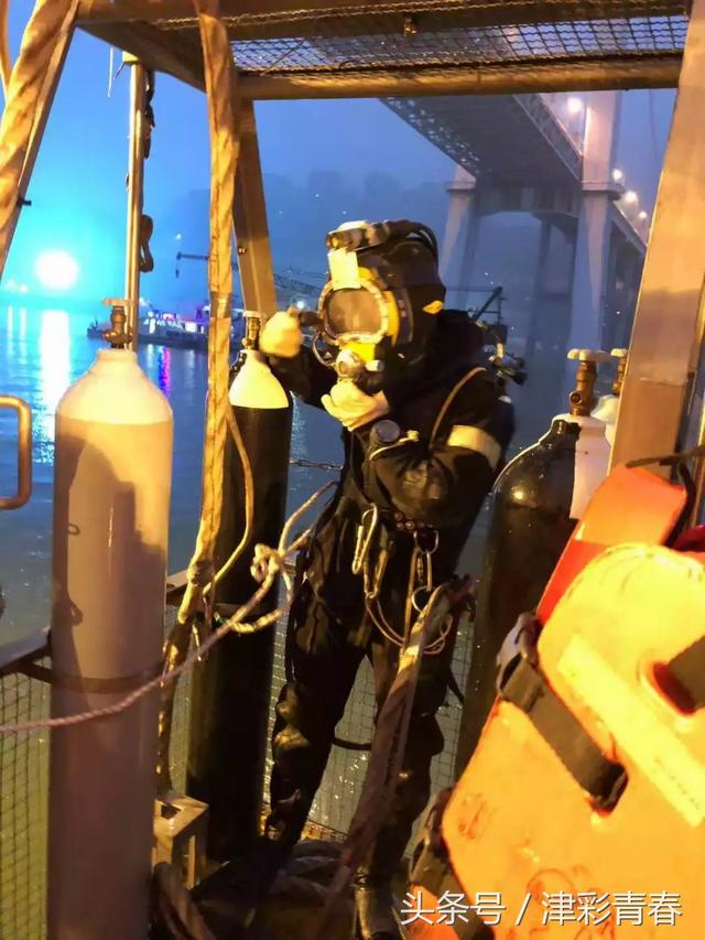 公交车坠江事件，坠江公交将打捞出水后续