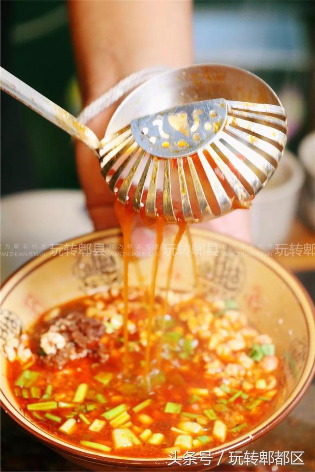 徽州最好吃的浆水鱼，藏在水乡古镇里的苗苗鱼