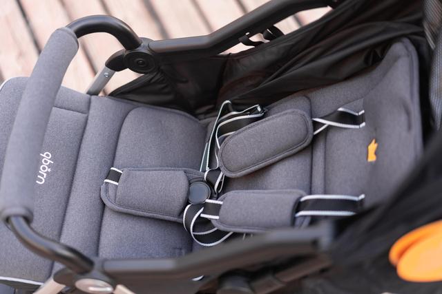 quinny婴儿推车折叠，这是给宝宝的第一辆座驾