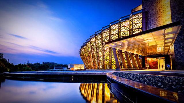 乌镇戏剧节开幕嘉年华，第八届乌镇戏剧节主题为