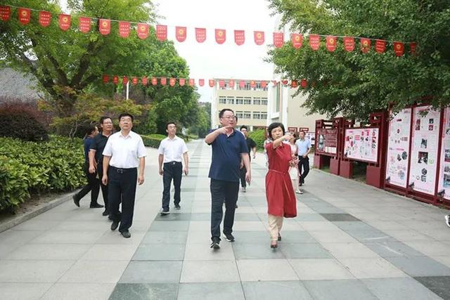 教师慰问一线教育工作者，省委教育工委、省教育厅走访慰问一线教育工作者