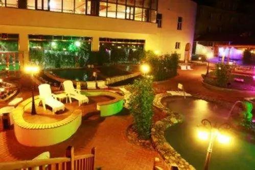 北京最近冬季泡温泉好去处，北京10大温泉度假村等您