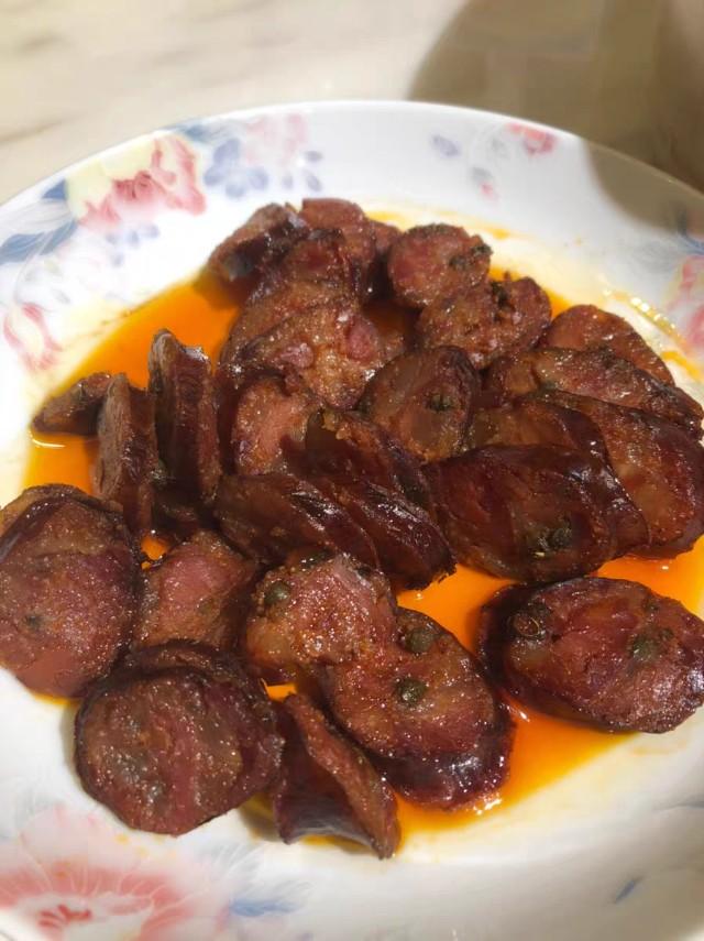 四川腊肠的吃法，四川正宗麻辣腊肠的家常做法（川味腊肠不要直接下锅炒）