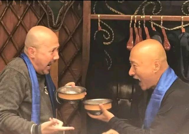 陈佩斯的家庭简介，65岁陈佩斯晒与海归儿子日常