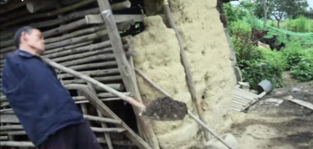 陈星银颁奖典礼，含勺喂母感天动地