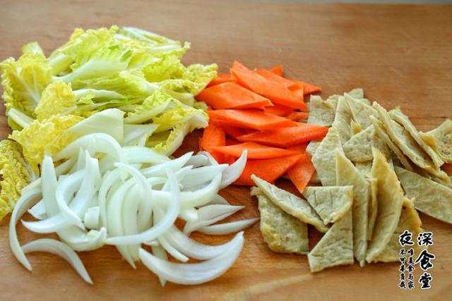 韩国炒年糕怎么做，韩国炒年糕制作方法（教你做韩式炒年糕）