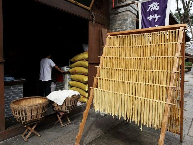 逛老街感受历史的人文气息，钦州老街一日游—到老街去