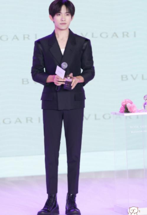 易烊千玺的真实年龄，易烊千玺14岁到17岁外貌变化（“谦逊低调”的易烊千玺）