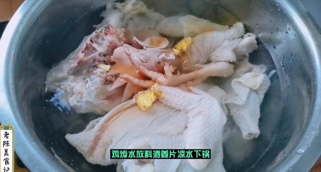清炖鸡怎么炖好吃，清炖鸡汤怎么做出来才非常好喝（切记不要焯水）