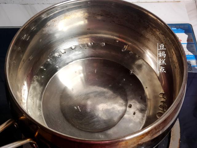 煮1分鍾，放一夜即成，這點心清涼滑嫩，常吃皮膚白淨不長斑 熱愛美食 第6张