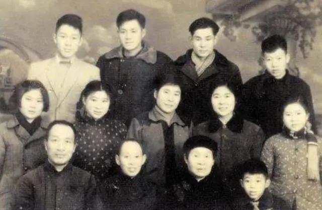 易中天工作室被注销引关注，易中天现在生活怎么样了