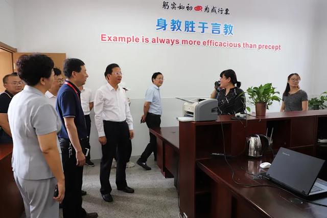 教师慰问一线教育工作者，省委教育工委、省教育厅走访慰问一线教育工作者