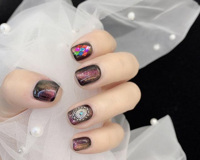 自然的猫眼美甲，超闪的猫眼美甲，美爆了！