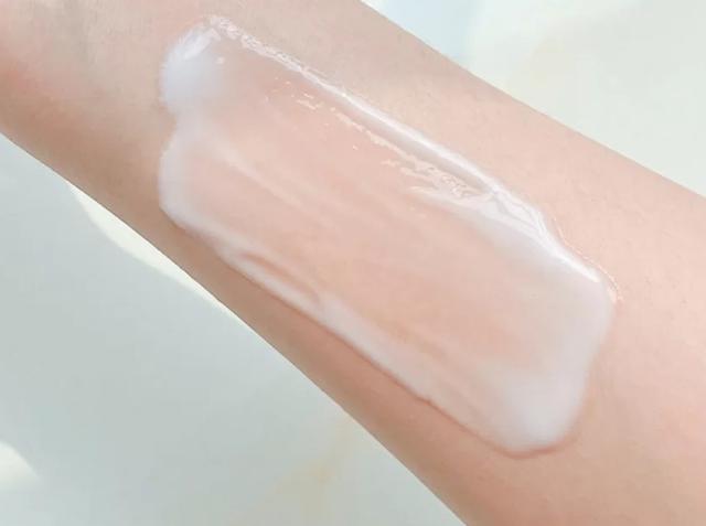 身体乳过期了还能用吗，身体乳过期了几天还能用吗（那么贵的“精华液”）
