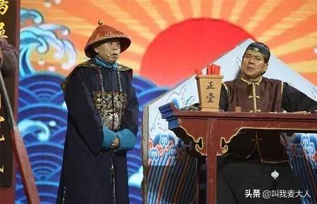 朱时茂春晚最新消息，与旗袍美女饮酒红光满面