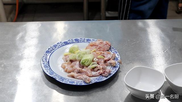 霸王鸡排家常做法，火遍大街小巷的炸鸡排这样做