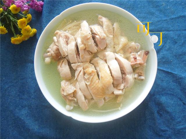 椒麻石锅鸡做法，做一碗藤椒鸡肉吧