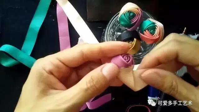 三色丝带玫瑰花朵做法大全，浪漫酷炫的三色丝带玫瑰