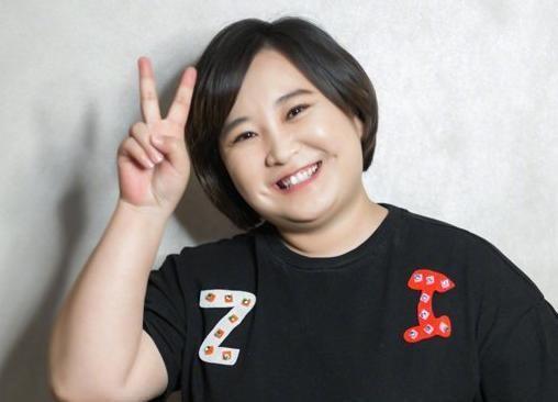 贾玲综艺大开场，从小剧场走进大舞台