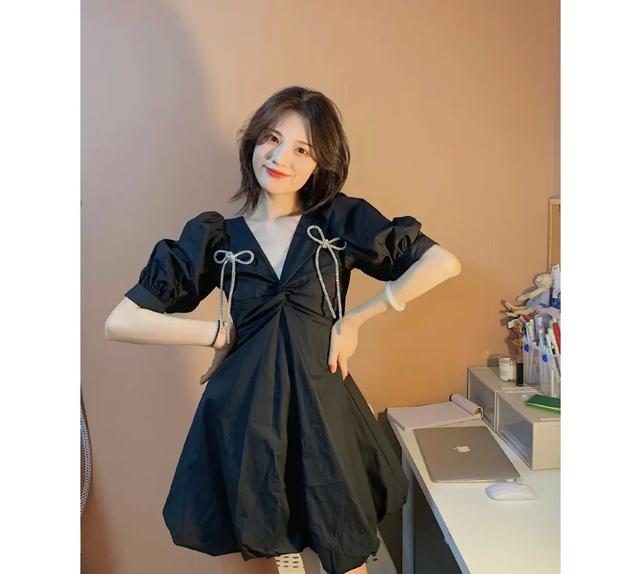 今年流行的泡泡袖很显壮，真的有人觉得泡泡袖显瘦