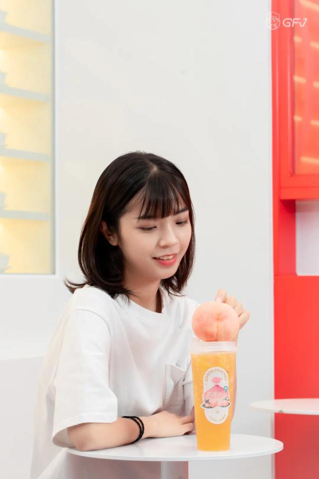 新场街茶屿水果茶，超巨型红色水果茶城堡