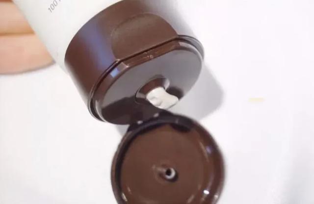 科颜氏白泥面膜的正确使用方法，科颜氏白泥清洁面膜的正确使用（告别油腻，黑头粉刺都给我退）