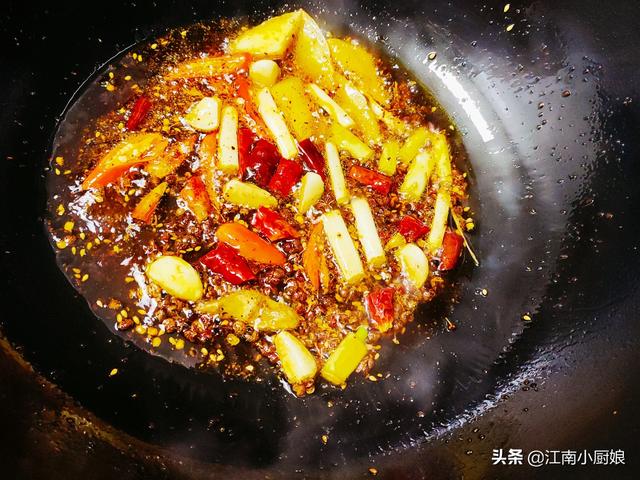 大龙虾蒸多长时间，清蒸波士顿大龙虾蒸多少分钟（小伙1500元买了只龙虾）