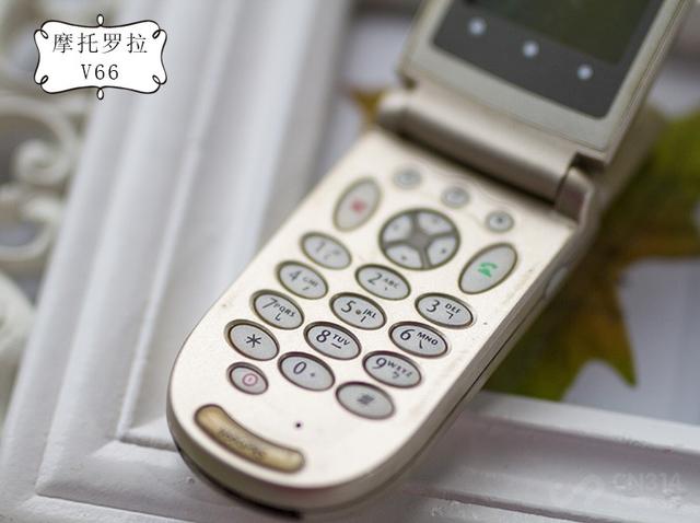 摩托罗拉旋转手机，摩托罗拉v 3翻盖手机（摩托罗拉V系列老机型盘点）