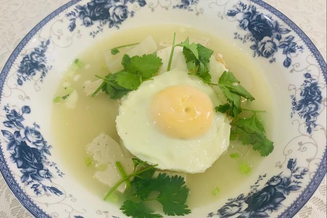 煎蛋汤详细做法，大师家里做的水煎蛋炖汤