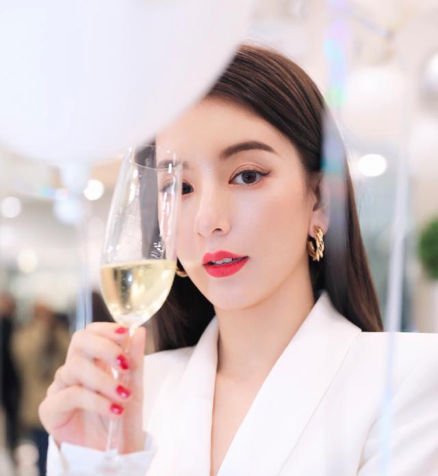 郭富城当爸爸微博晒娃，郭富城晒女儿小手拜年照