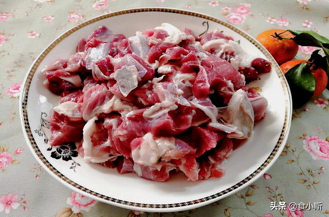 炖羊肉怎么炖比较好吃容易烂，炖羊肉牢记这3点用料