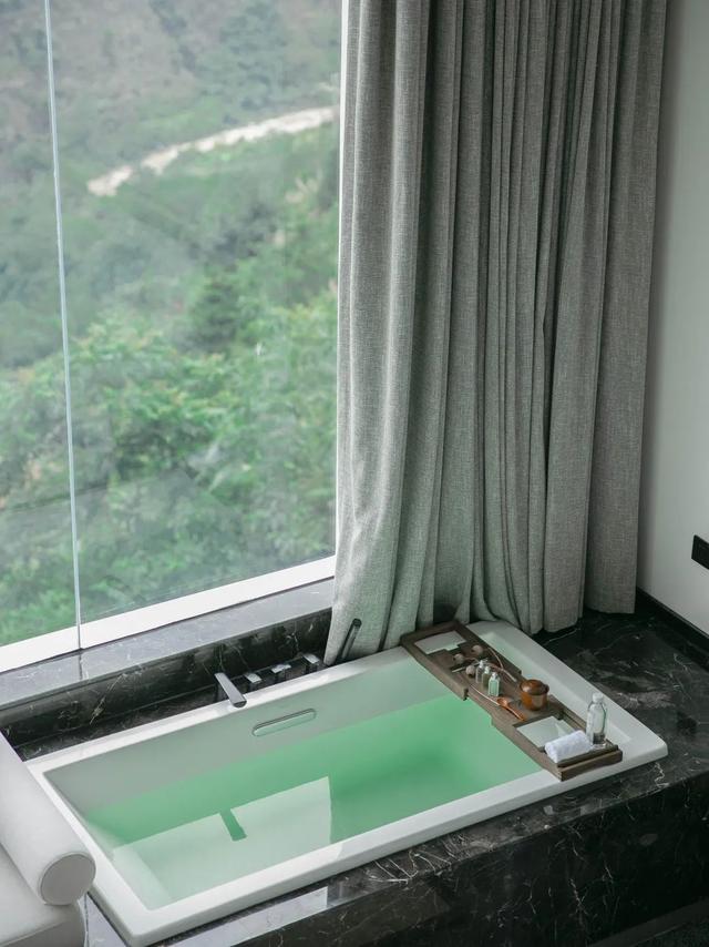 贵州黄果树瀑布，贵州的旅游景点黄果树瀑布（5A景点贵州黄果树瀑布三天两晚旅游全攻略）