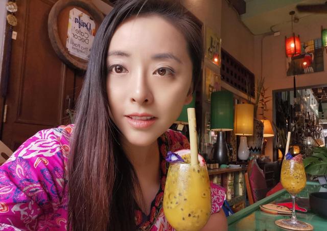 黄小蕾与老公第一次见面，黄小蕾5岁父母离异